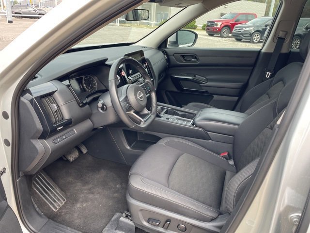Used 2024 Nissan Pathfinder SV image 10