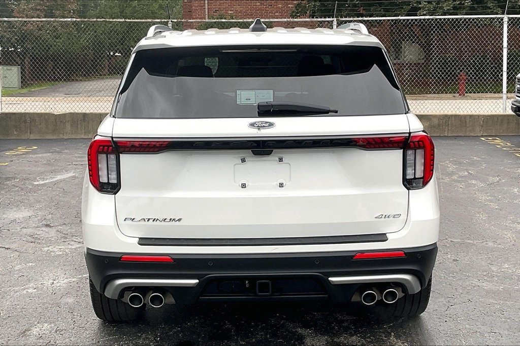 Certified 2025 Ford Explorer Platinum w/ Ultimate Package AWD/4WD image 3