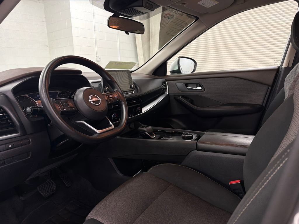 Used 2022 Nissan Rogue SV image 11