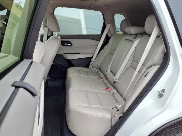 Used 2025 Nissan Rogue SL w/ Tech Package FWD image 12