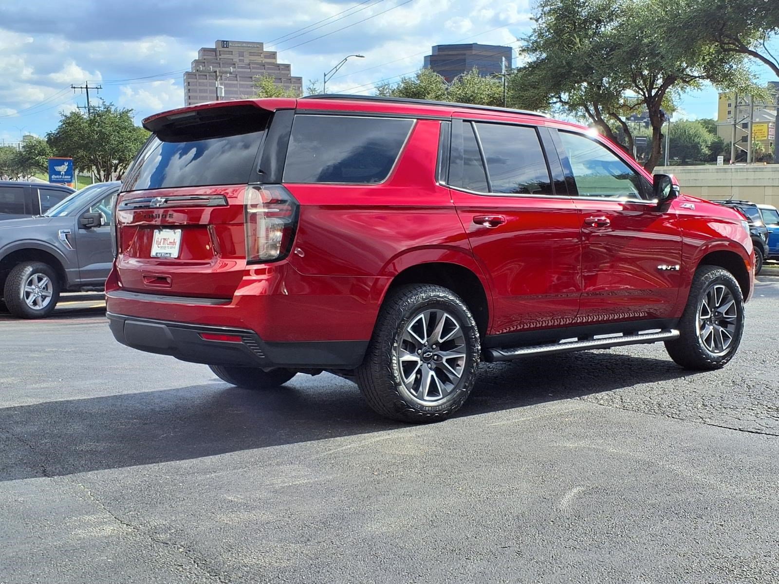 Used 2024 Chevrolet Tahoe Z71 w/ Luxury Package AWD/4WD image 6