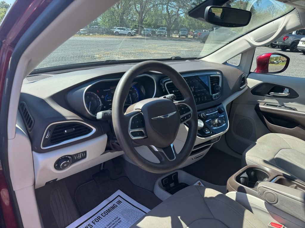 Used 2020 Chrysler Pacifica Touring w/ Advanced Safetytec Group FWD image 29