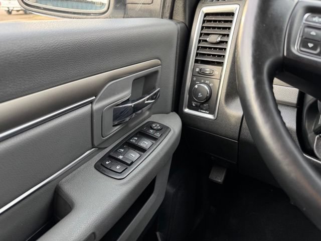 Used 2018 RAM 1500 SLT AWD/4WD image 31