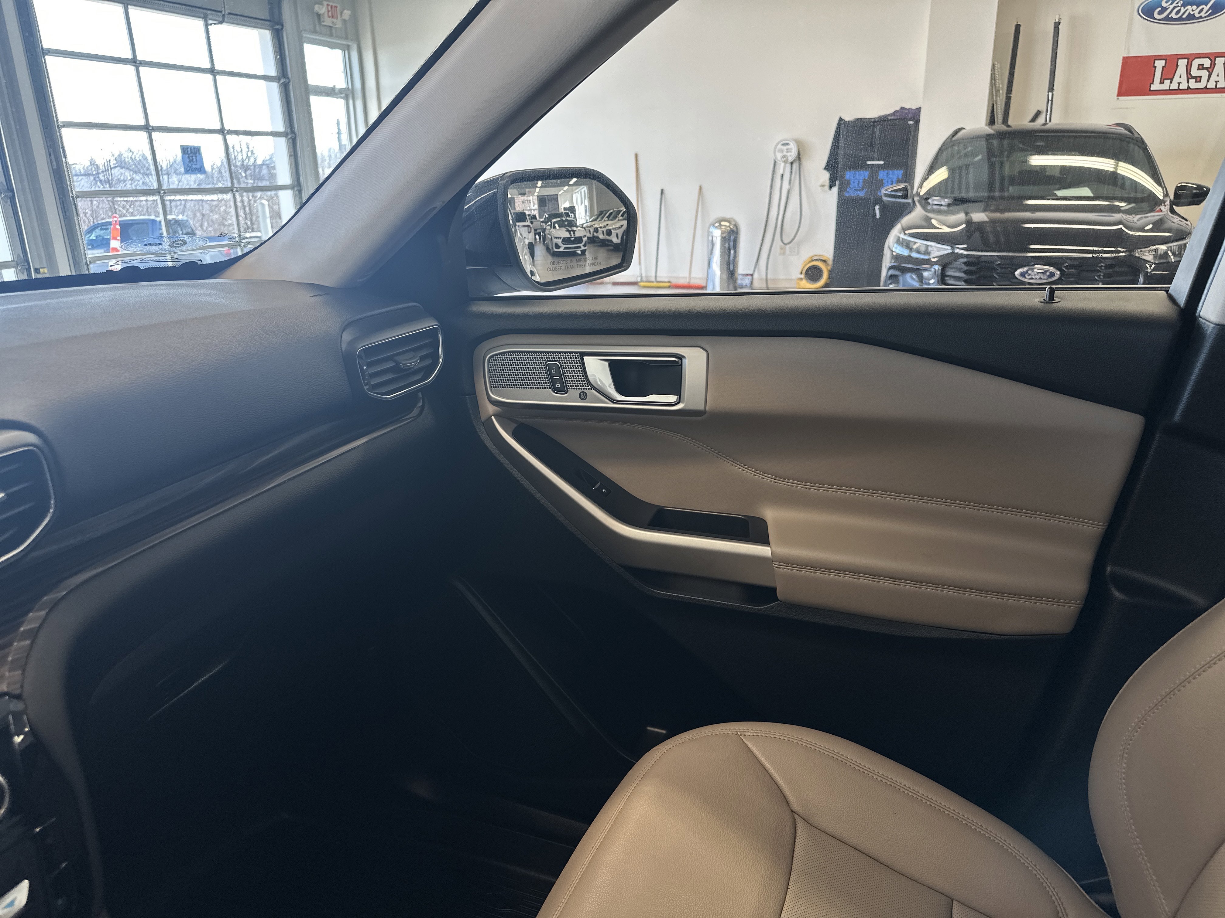 Certified 2023 Ford Explorer Limited w/ Equipment Group 301A image 28