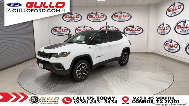 Used 2025 Jeep Compass Trailhawk w/ Trailer Tow Group AWD/4WD image 4
