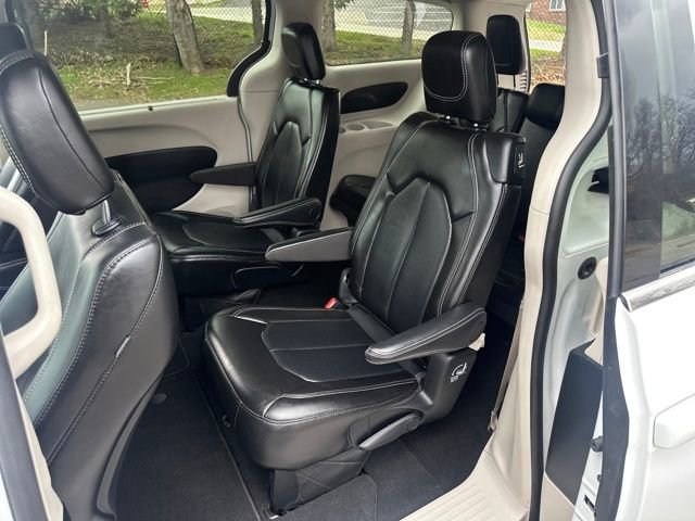 Used 2024 Chrysler Pacifica Touring-L image 24