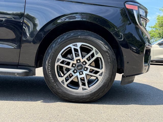 Certified 2025 Ford Expedition Active AWD/4WD image 31