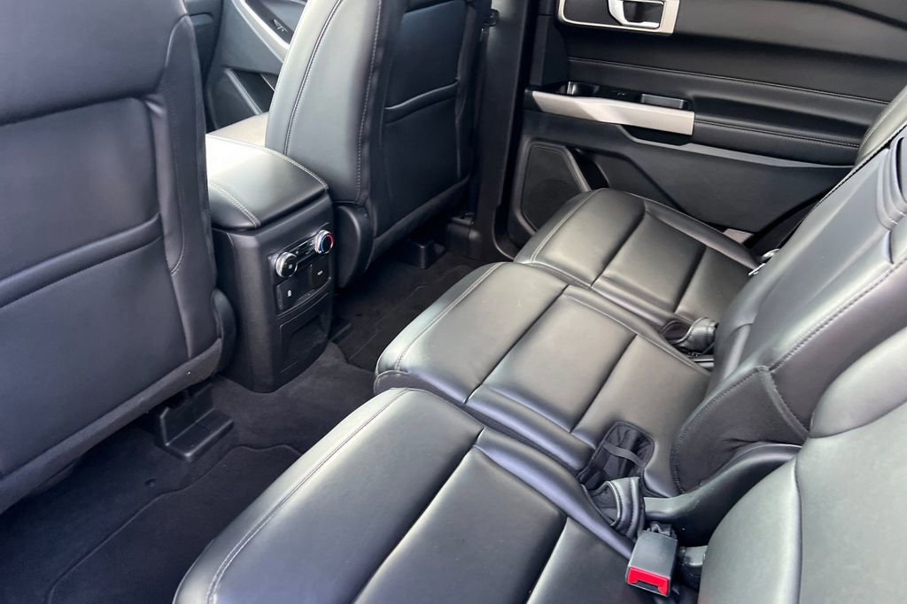 Certified 2022 Ford Explorer XLT w/ Equipment Group 202A image 14