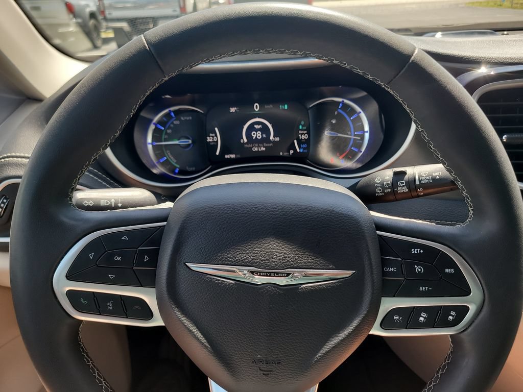 Used 2022 Chrysler Pacifica Touring-L w/ Uconnect Theater Family Group FWD image 30