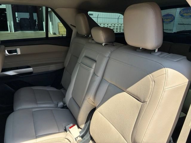 Certified 2023 Ford Explorer Limited AWD/4WD image 9