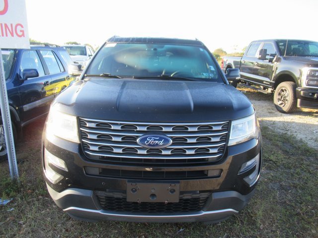 Certified 2017 Ford Explorer XLT w/ Equipment Group 202A image 4