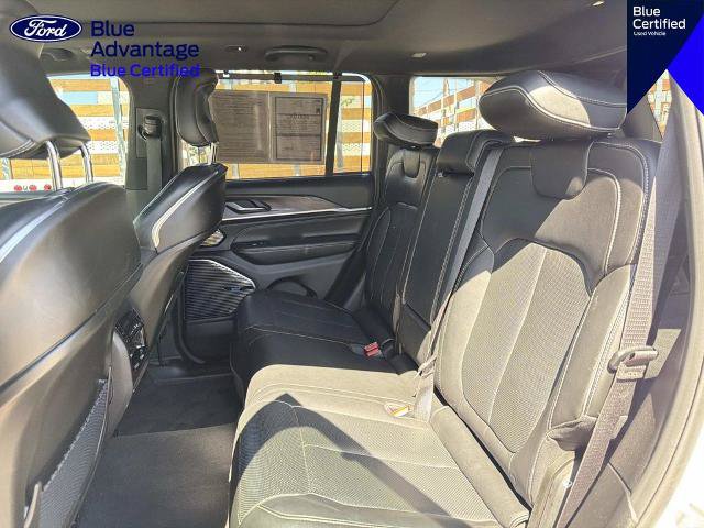 Used 2022 Jeep Grand Cherokee Overland w/ Advanced Protech Group III AWD/4WD image 18