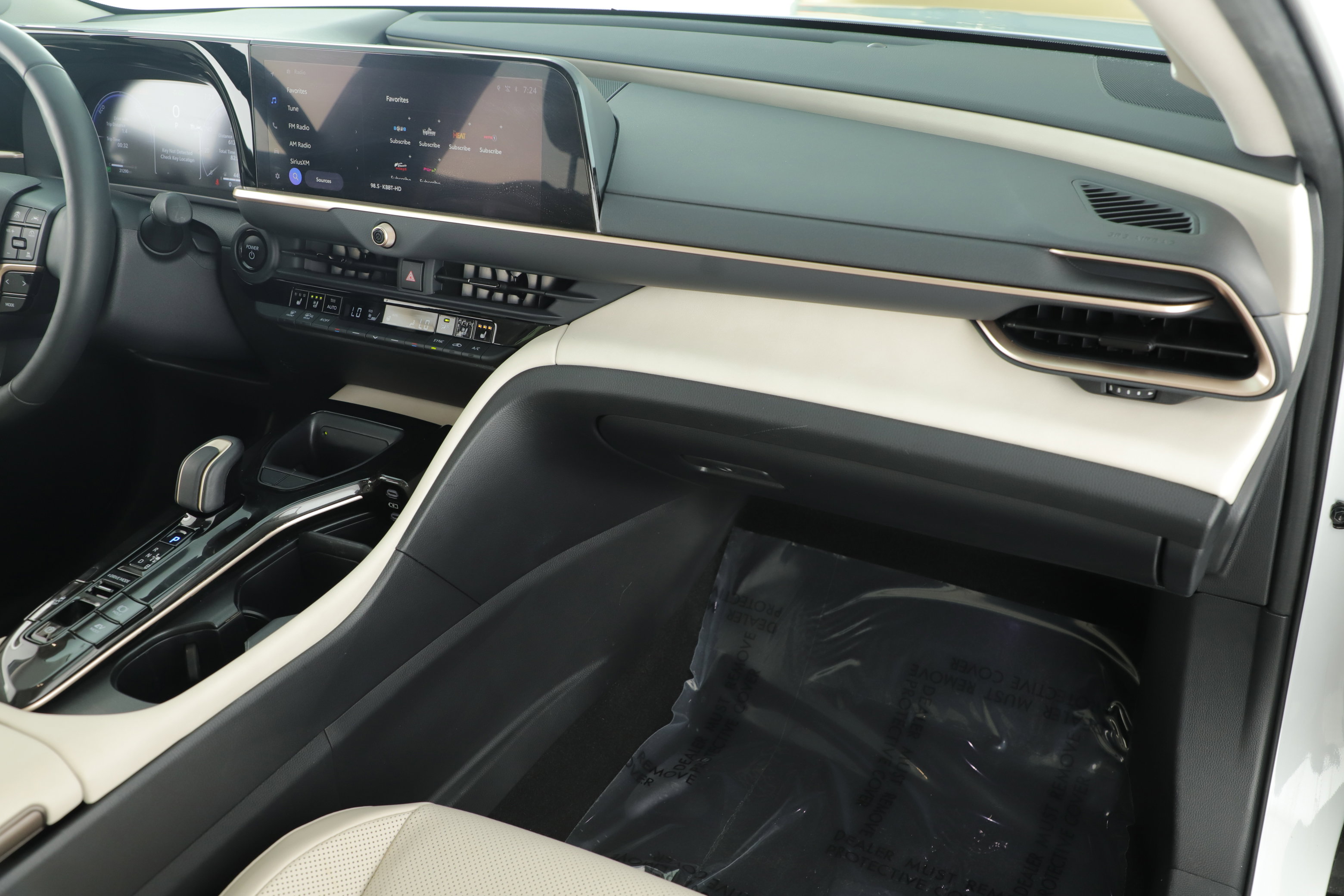 Used 2024 Toyota Crown Limited image 21