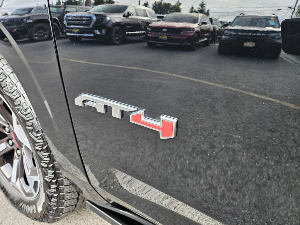 Used 2025 GMC Yukon AT4 Ultimate AWD/4WD image 11