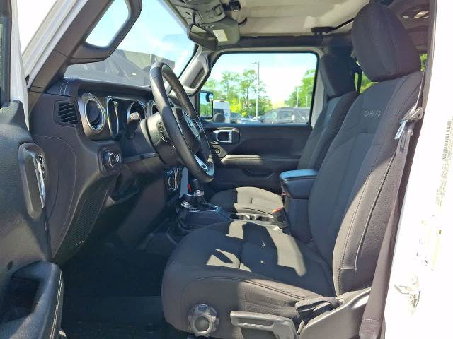 Used 2018 Jeep Wrangler Unlimited Sahara w/ Cold Weather Group AWD/4WD image 17