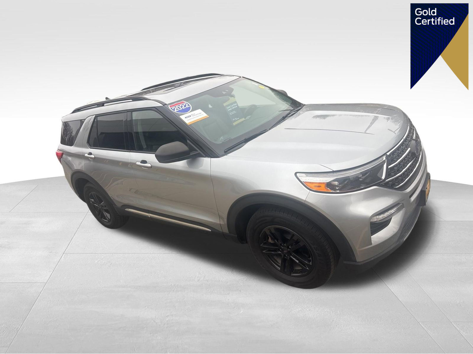 Certified 2022 Ford Explorer XLT w/ Equipment Group 202A AWD/4WD image 1