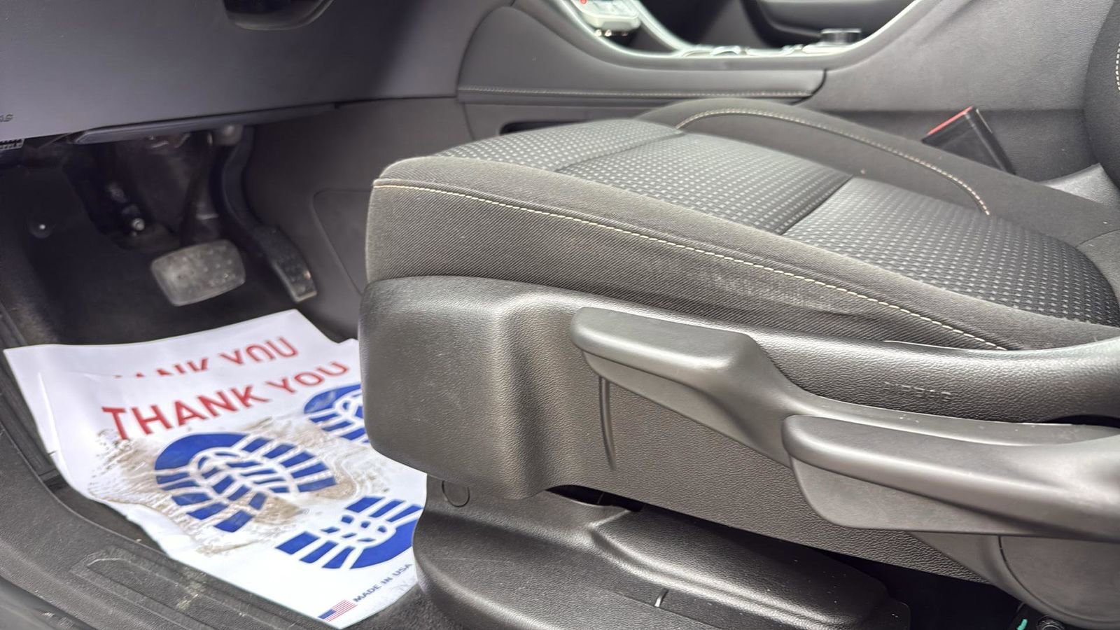 Used 2023 GMC Acadia SLE image 11