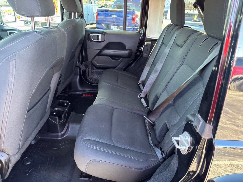 Used 2019 Jeep Wrangler Unlimited Sahara w/ Uconnect 4C Nav & Sound Group AWD/4WD image 29