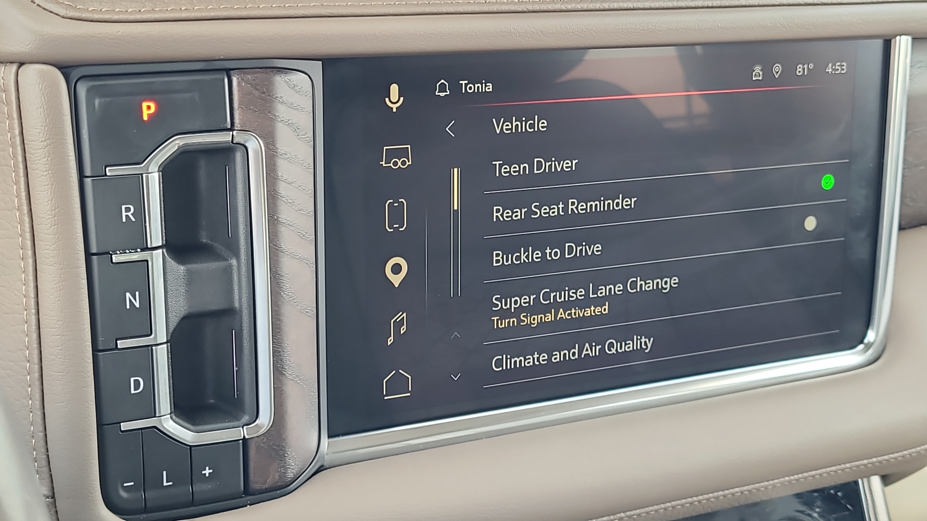 Used 2024 GMC Yukon XL Denali w/ Denali Reserve Package AWD/4WD image 21