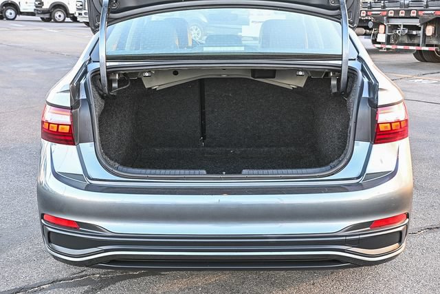 Used 2024 Volkswagen Jetta SE FWD image 30