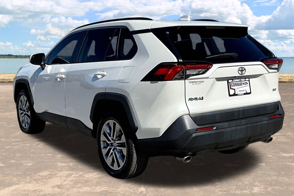 Used 2022 Toyota RAV4 XLE Premium FWD image 5