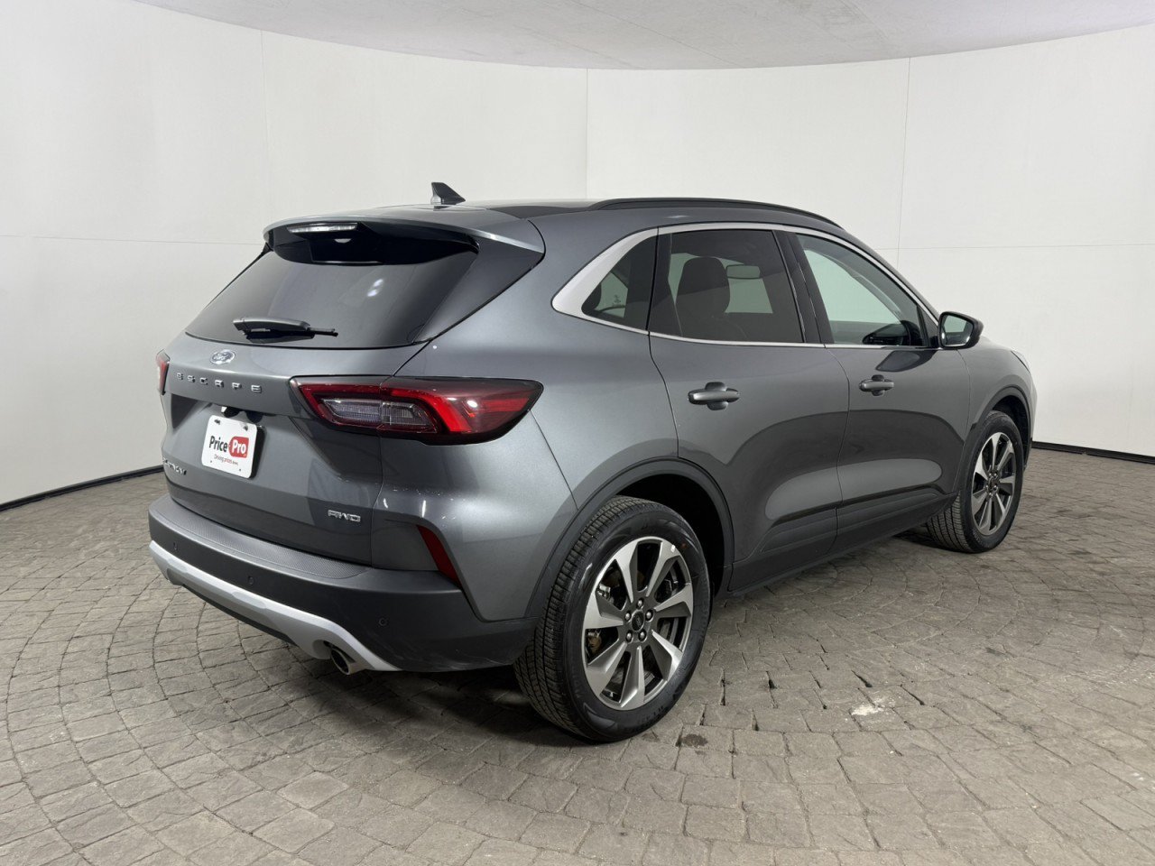 Certified 2025 Ford Escape Platinum AWD/4WD image 9