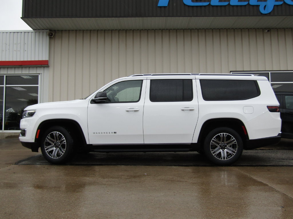 Used 2025 Jeep Wagoneer L Series II AWD/4WD image 11