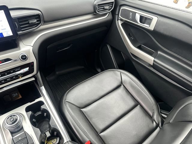 Certified 2022 Ford Explorer XLT w/ Equipment Group 202A image 29