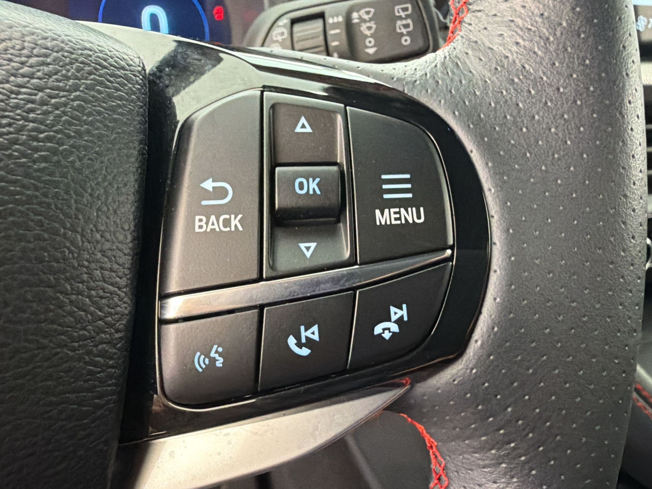 Certified 2025 Ford Explorer ST-Line w/ ST-Line Street Pack AWD/4WD image 17