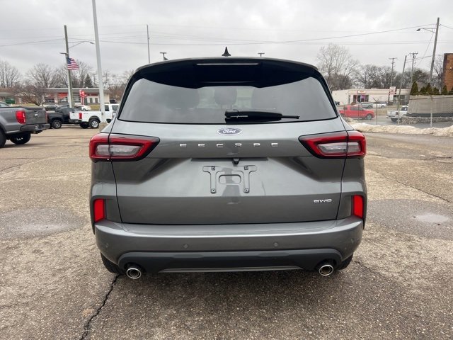 Certified 2024 Ford Escape ST-Line Select w/ Tech Pack #1 image 3