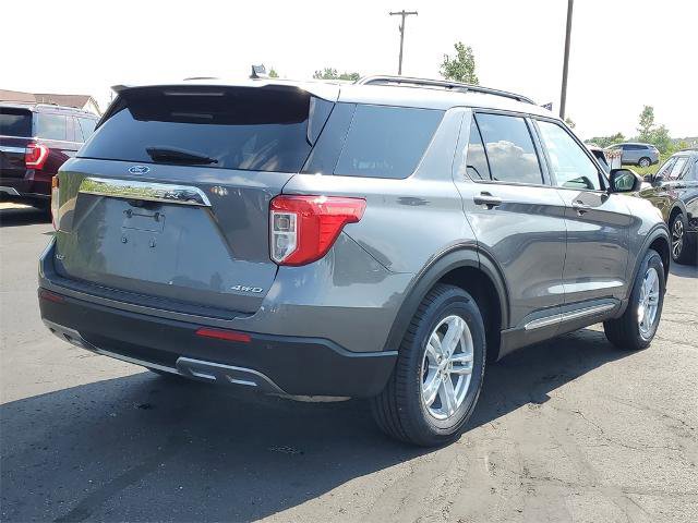 Certified 2022 Ford Explorer XLT w/ Equipment Group 202A image 3