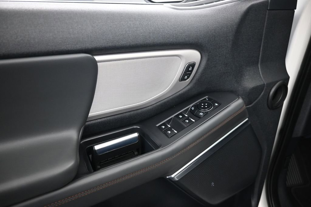 Certified 2025 Ford Expedition Active AWD/4WD image 11