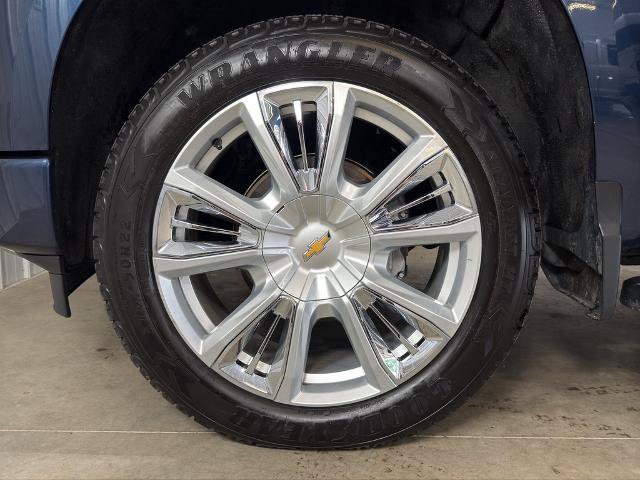 Used 2022 Chevrolet Silverado 1500 High Country w/ Technology Package AWD/4WD image 15