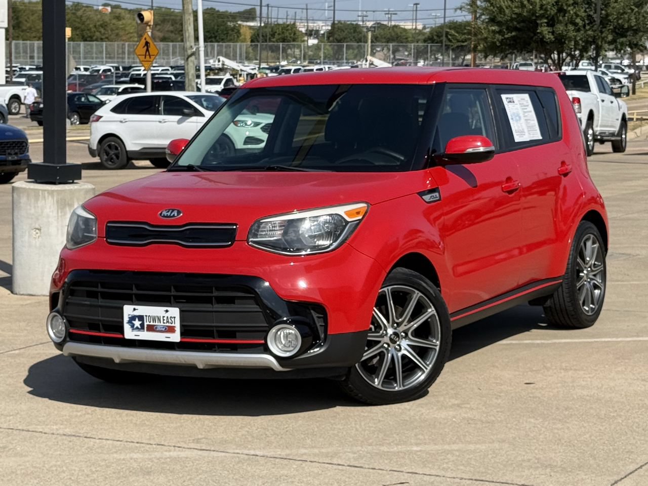Used 2018 Kia Soul ! FWD image 2