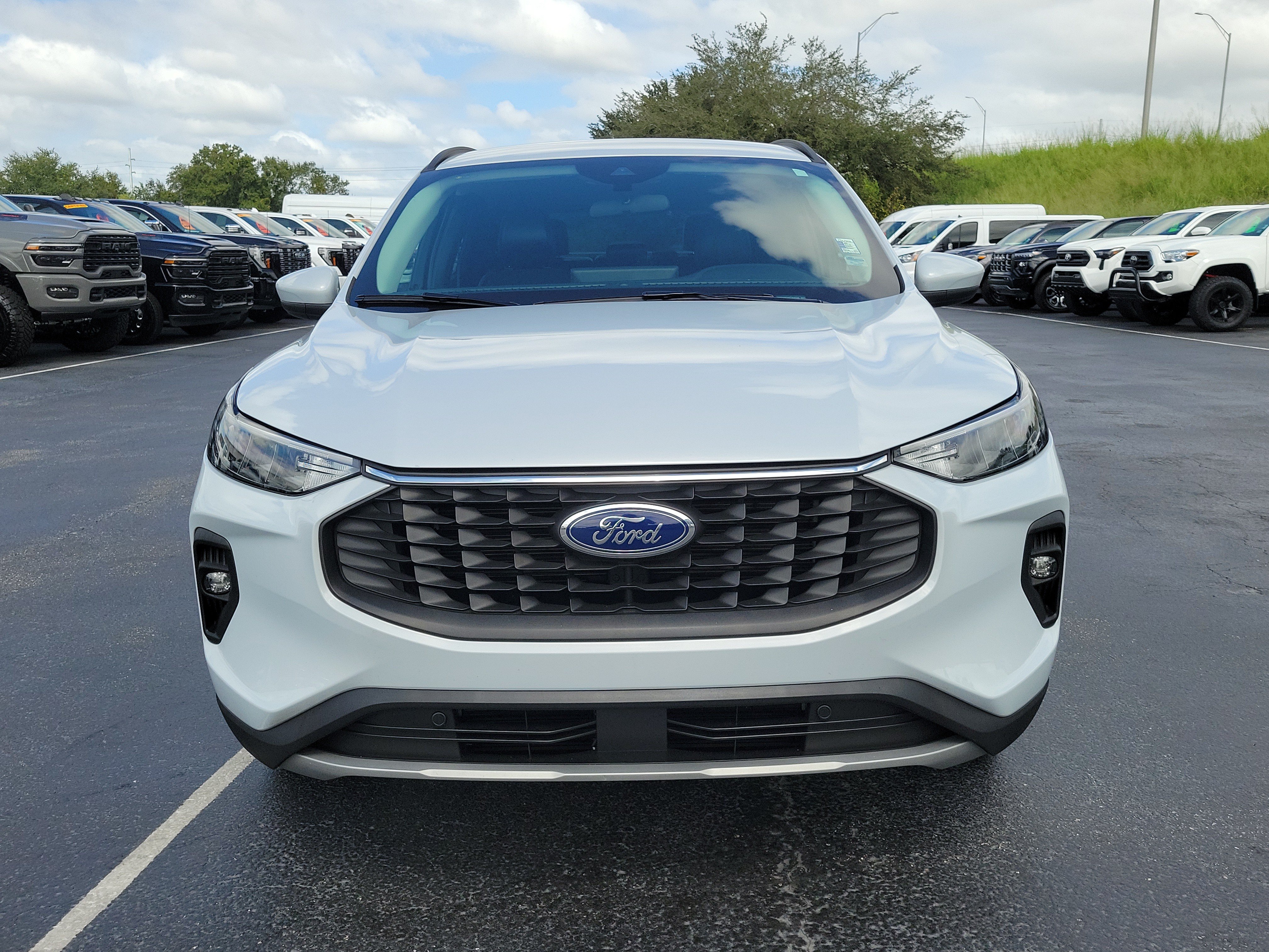 Certified 2026 Ford Escape SE FWD image 2