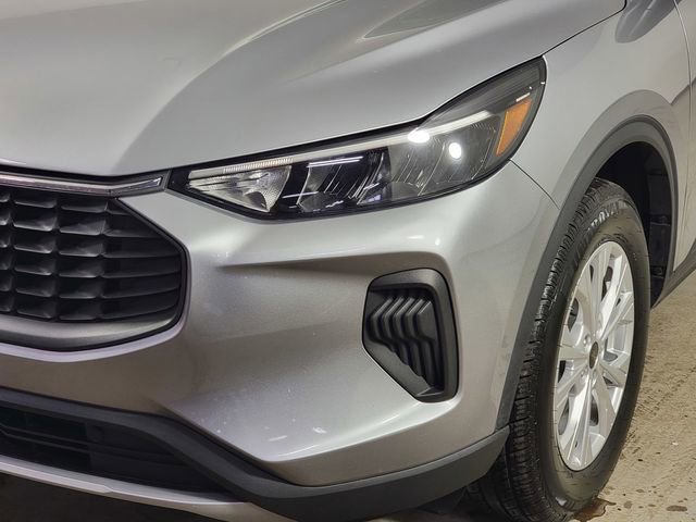 Certified 2023 Ford Escape Active AWD/4WD image 9