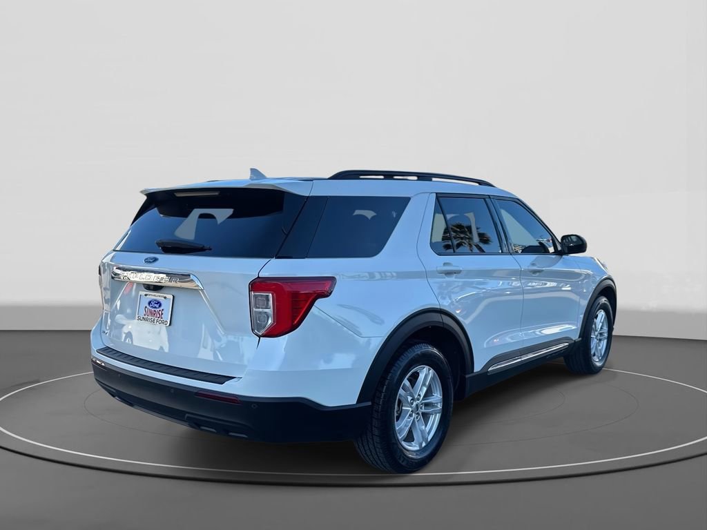 Certified 2023 Ford Explorer XLT image 4