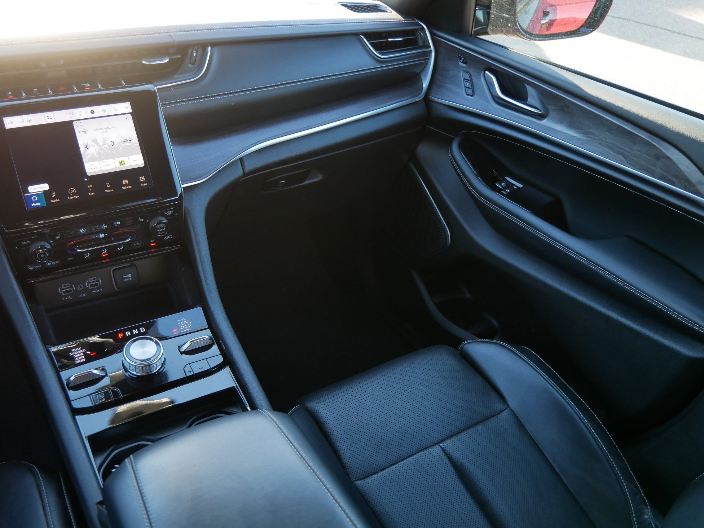 Used 2022 Jeep Grand Cherokee Overland w/ Luxury Tech Group IV image 11