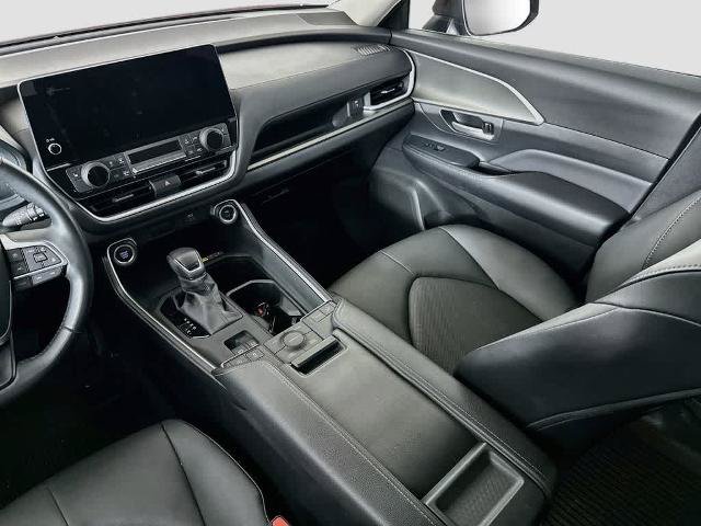 Used 2024 Toyota Grand Highlander AWD image 11