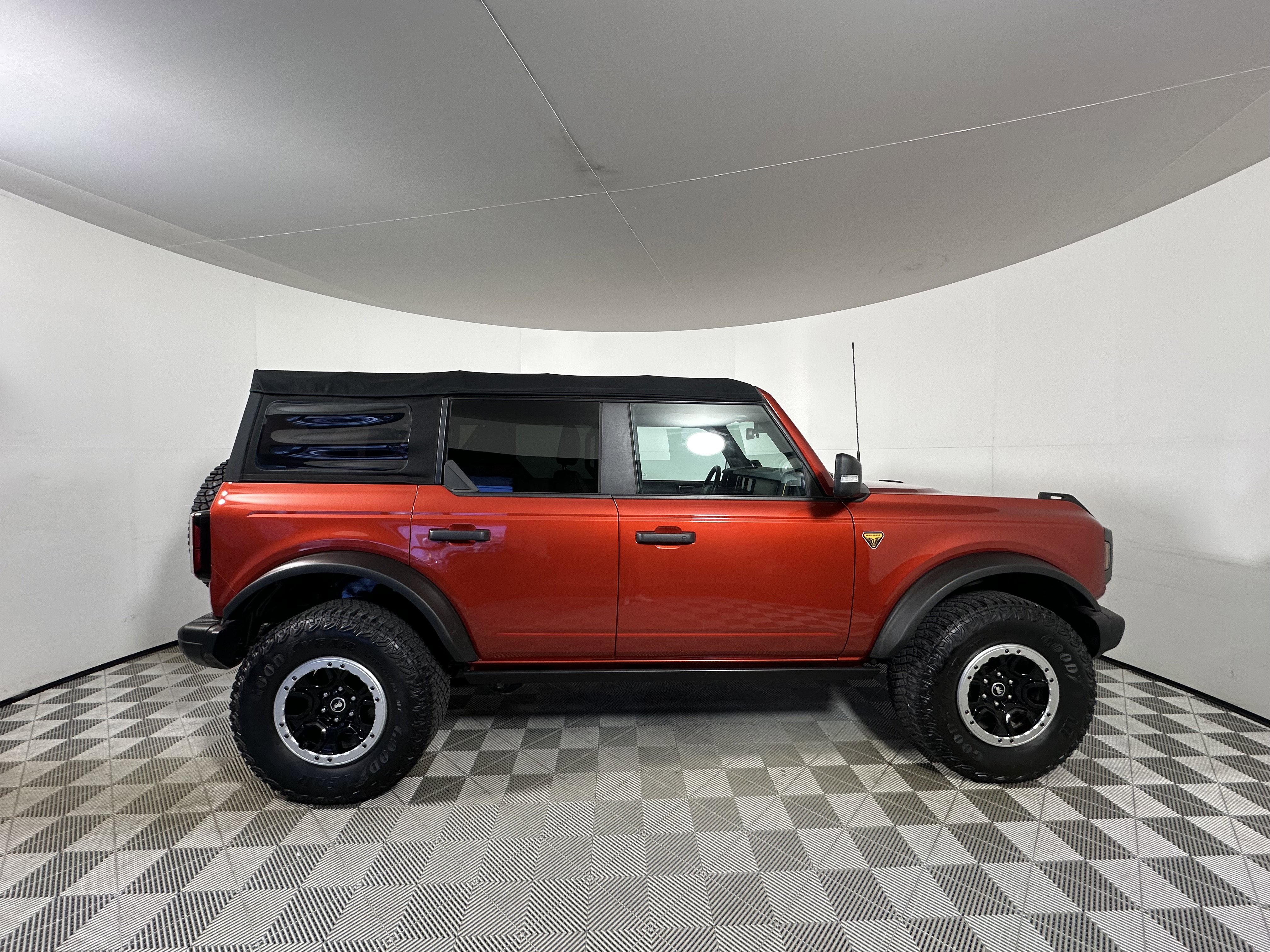 Certified 2022 Ford Bronco Badlands w/ Sasquatch Package AWD/4WD image 8