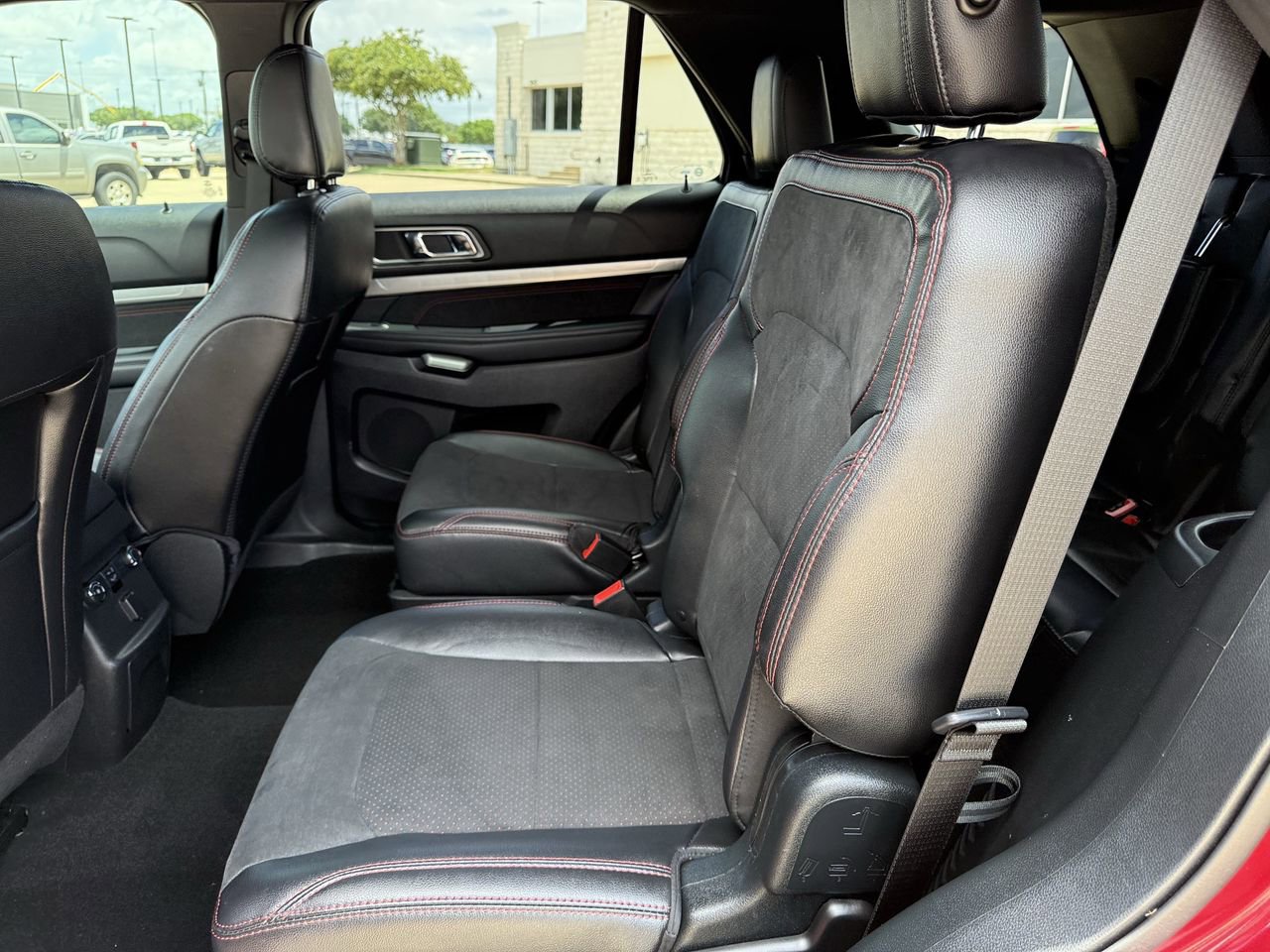 Certified 2019 Ford Explorer XLT w/ Equipment Group 202A FWD image 26
