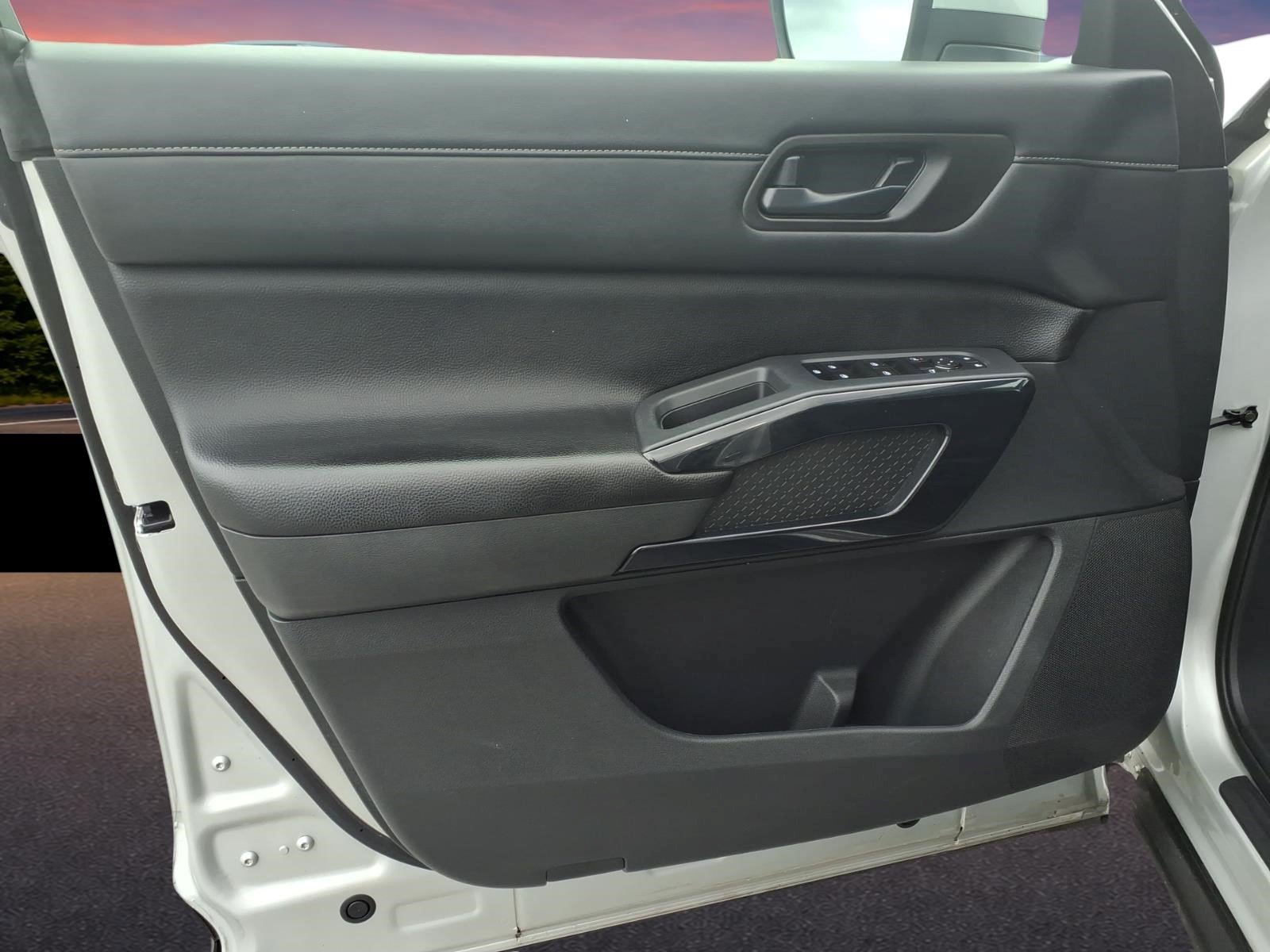 Used 2024 Nissan Pathfinder SV AWD/4WD image 24