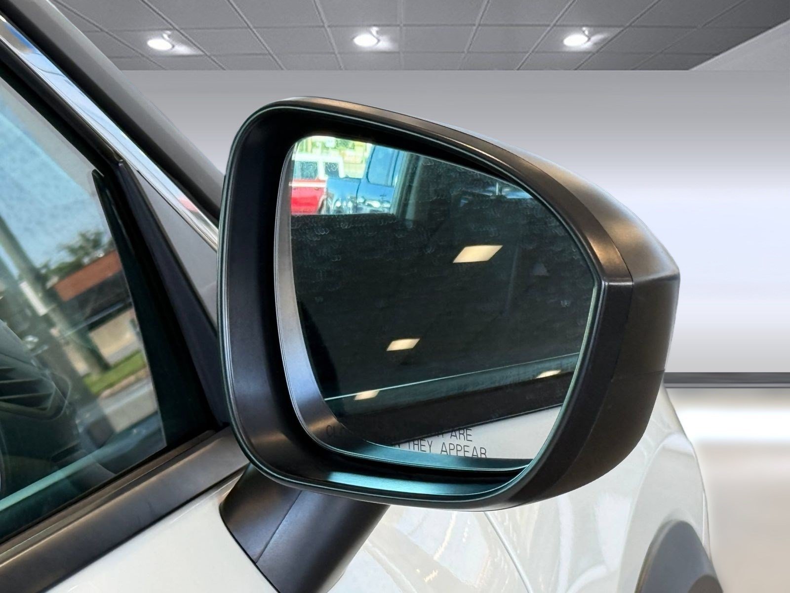 Used 2024 Nissan Rogue S FWD image 32