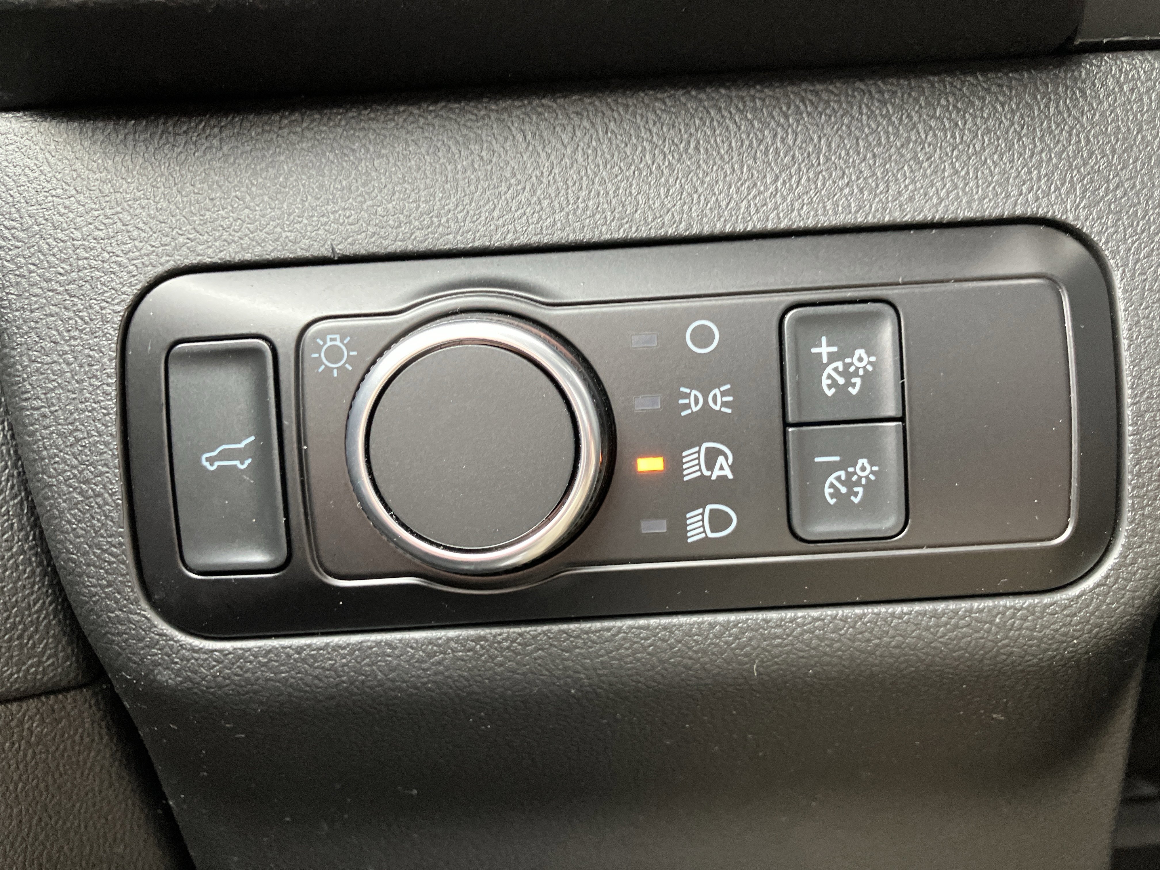 Certified 2022 Ford Escape SE w/ SE Sport Appearance Package image 38