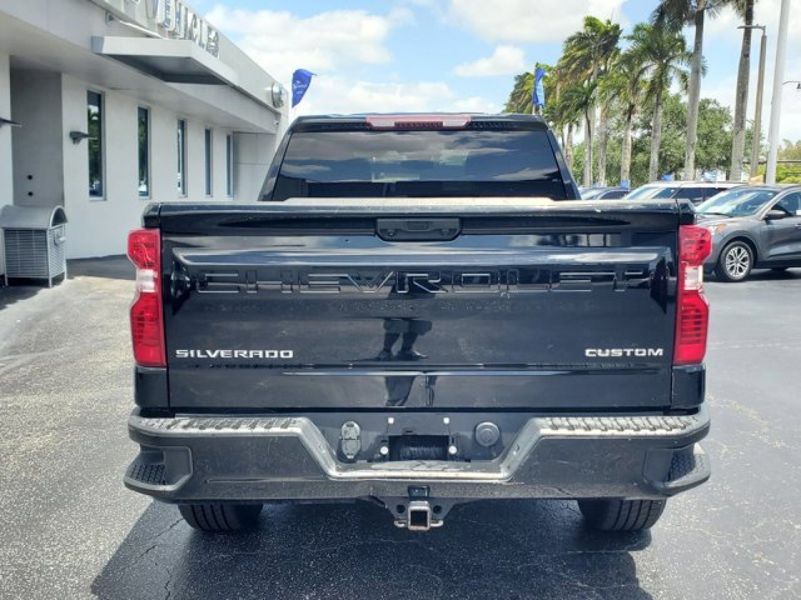 Used 2022 Chevrolet Silverado 1500 Custom image 3