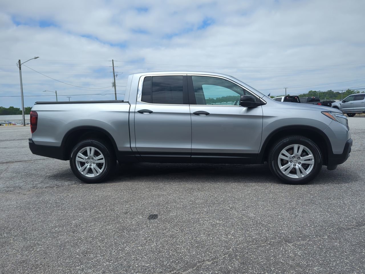 Used 2017 Honda Ridgeline RT image 2