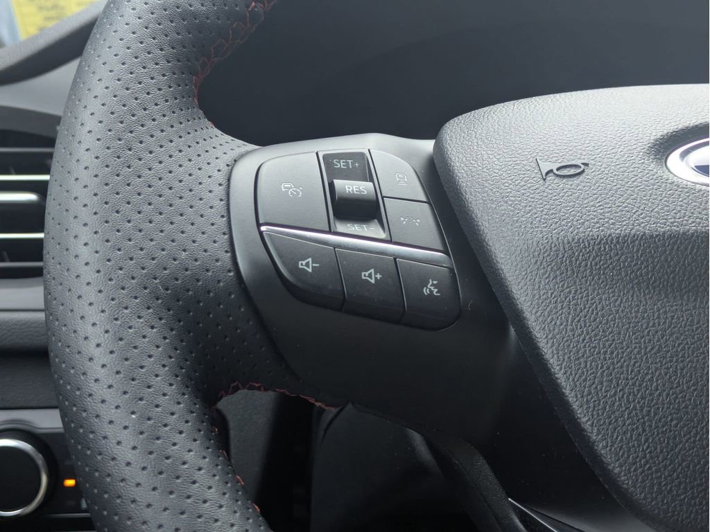 Certified 2025 Ford Escape ST-Line w/ Tech Pack #1 FWD image 22