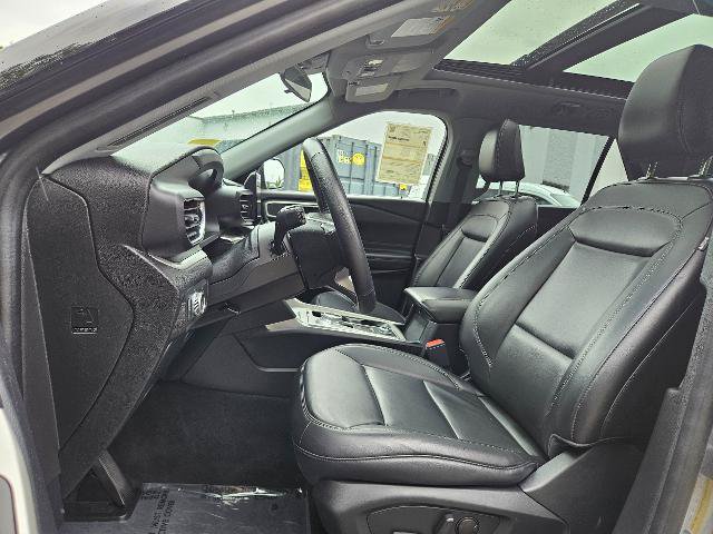 Certified 2022 Ford Explorer XLT w/ Equipment Group 202A AWD/4WD image 17