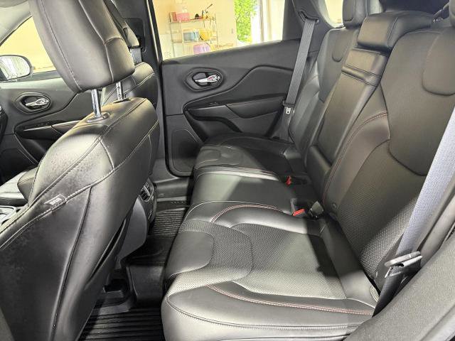 Used 2019 Jeep Cherokee Trailhawk AWD/4WD image 23