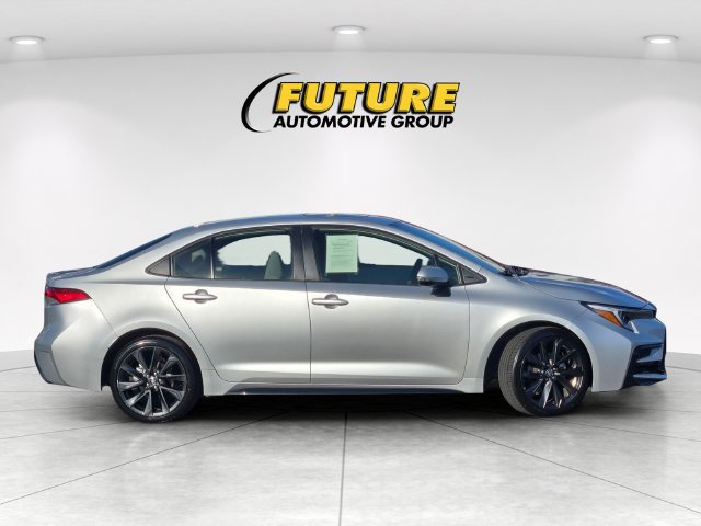 Used 2024 Toyota Corolla SE w/ SE Premium Package FWD image 3